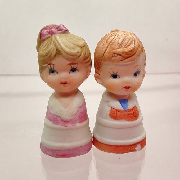 Vintage Valentines Day UCGC boy girl thimbles Porcelain sewing collectibles - Picture 2 of 7